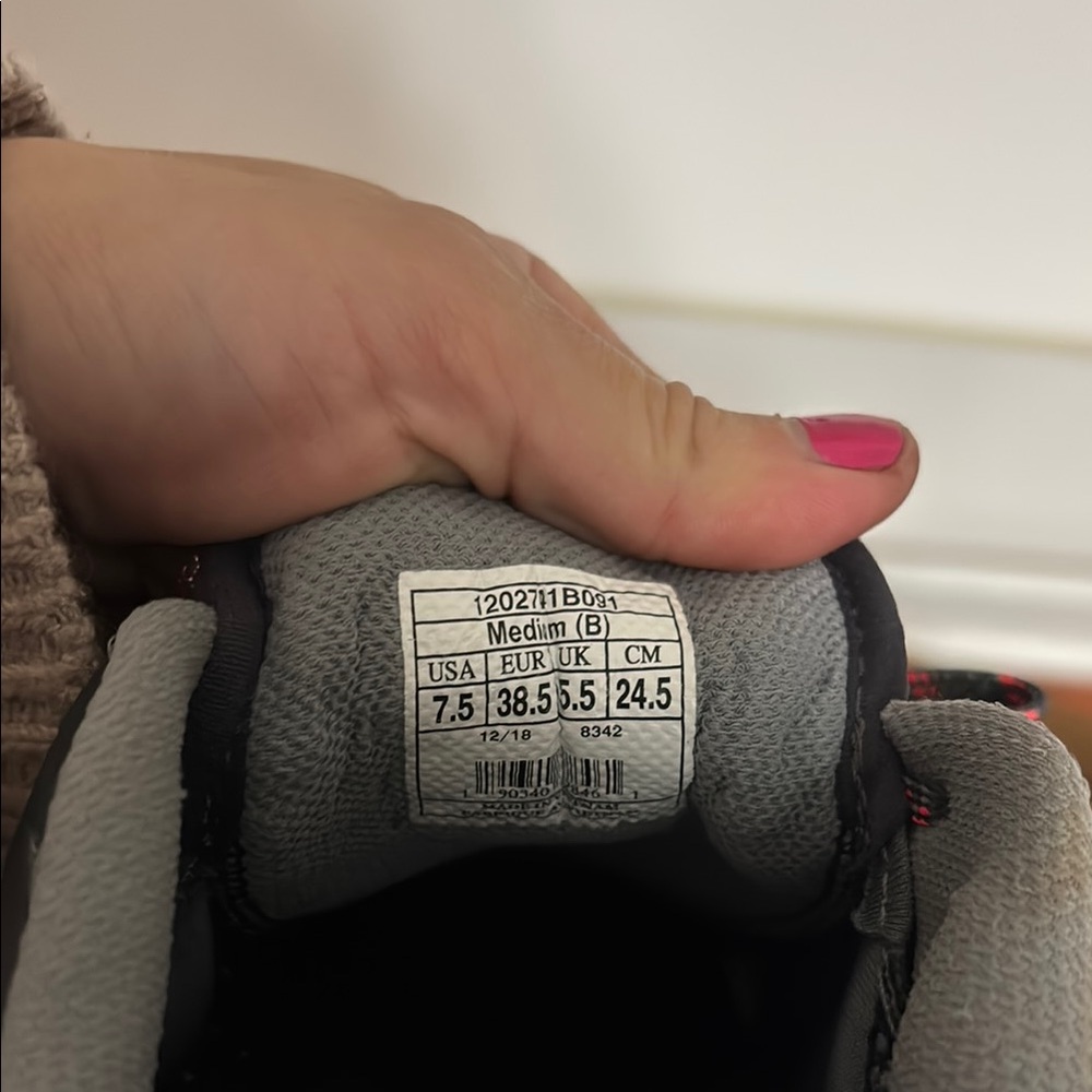 Brooks Woman’s gray and pink Running Shoes - Picture 4 of 4